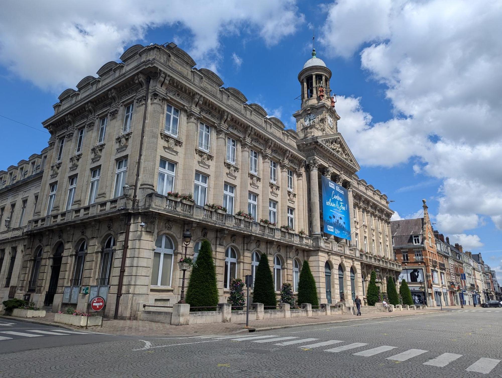 Les Betises, Duplex Hyper-Centre Apartment Cambrai Luaran gambar